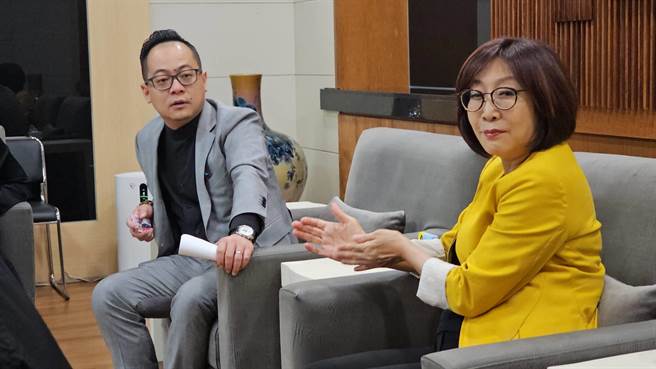 基隆市議長童子瑋（左）率隊於20日及21日兩天赴高雄參訪高雄市議會，由高雄市議長康裕成（右）親自接待。（童子瑋服務處提供／張志康基隆傳真）