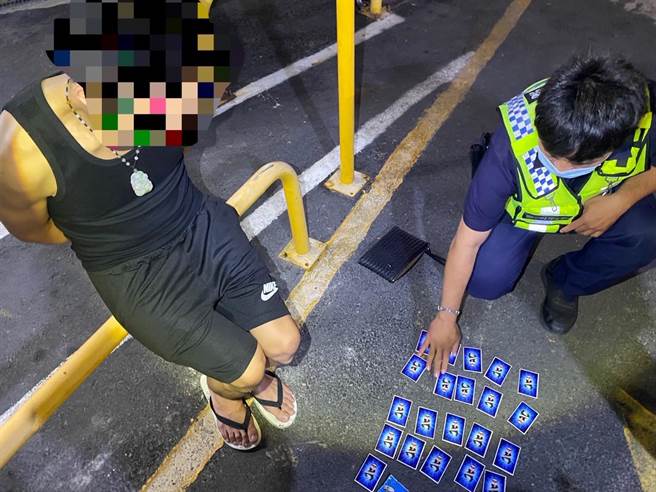 警方查获23包毒品。（翻摄照片／崔正纲高雄传真）