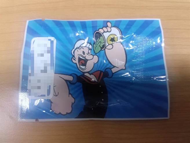 印有大力水手吃菠菜的毒品咖啡包。（翻摄照片／崔正纲高雄传真）