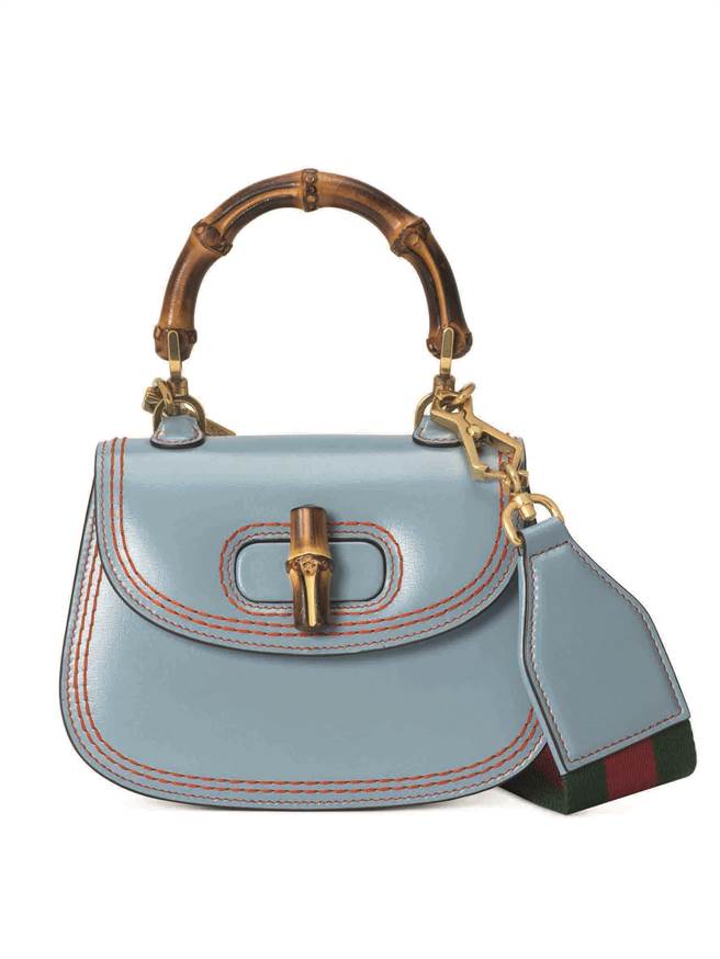 Gucci Bamboo 1947系列天蓝色迷你撞色刺绣滚边手提肩背包，12万7600元。（Gucci提供）