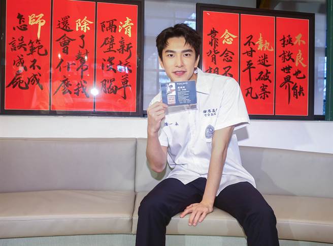 曾敬骅在剧中的毛笔字也有在展览展出。（粘耿豪摄）