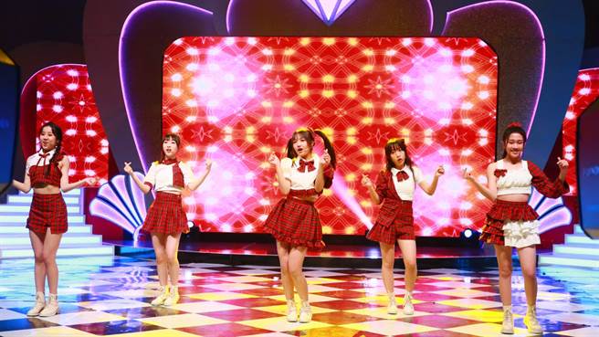 白冰冰栽培的少女团体成员张家瑜（左起）、黄宥臻、张羽靓、许芷芸、张思媛，青春洋溢。（中视提供）