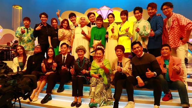 马靓辳（前排左起）、黄仲崑、林秀玲、阳帆、白冰冰、周学立、祖雄、叶佳修、东谚、李子森、杜忻恬、蔡亚露、明亮、黑面、张涵雅、蔡宜汝、苏宥蓉、阿文、蔡佳麟、陈思玮。（中视提供）