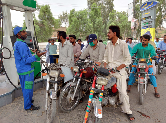 继中国大陆和印度之后，巴基斯坦也将加入购买打折俄油的行列，最快5月就会正式进口。（图／Shutterstock）