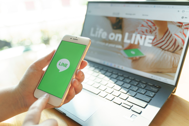 LINE最新版本LINE 13.6.0停止支援iOS 14。（图／shutterstock）