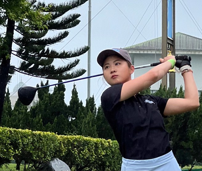 宋有娟完成大专校院高尔夫锦标赛女子公开组2连霸。（大专体总高球委员会提供）