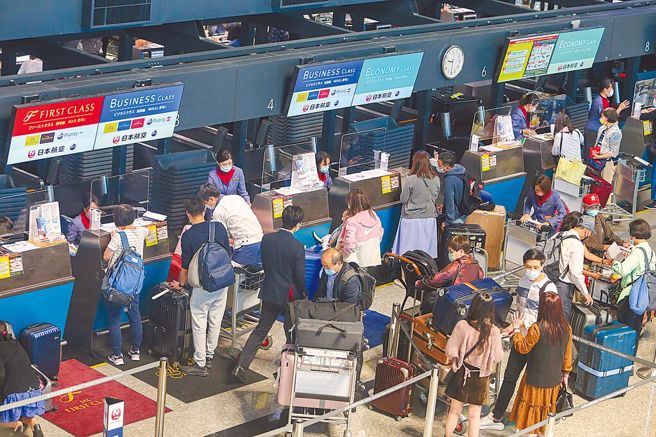 国境因新冠疫情封锁管制入出境旅客939天，去年10月13日零时起正式解封禁团令。（资料照，陈麒全摄）