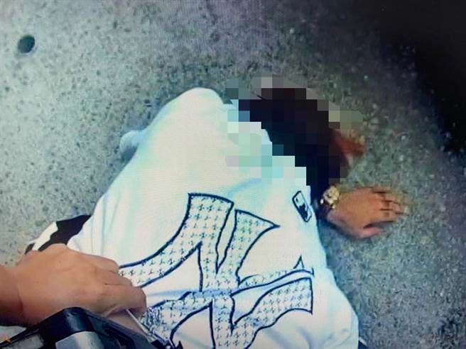 越南籍邓姓移工狼狈遭逮。（翻摄照片／高雄洪靖宜传真）