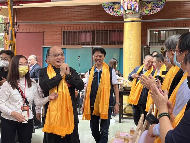 台湾轩辕黄帝拜祖大典筹委会今天举办轩辕黄帝拜祖大典，今年由中国国民党前副主席胡志强（图左二）担任大典主拜官。（陈梦茹摄）