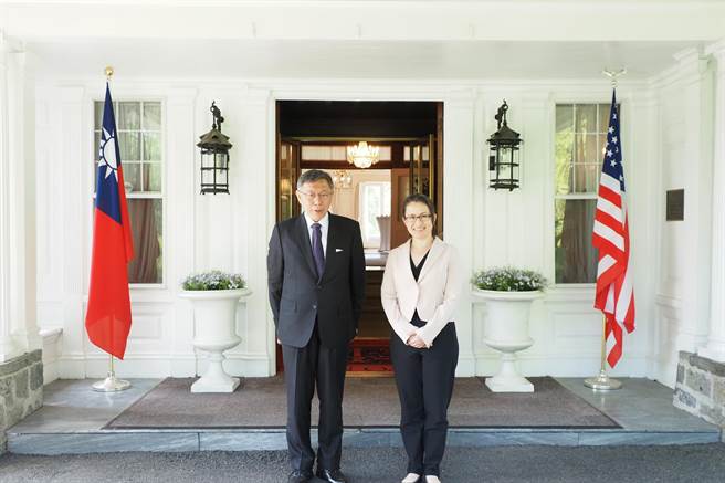 台湾民眾党主席柯文哲美东时间21日上午前往双橡园会见驻美代表萧美琴。（民眾党提供／杨亚璇台北传真）