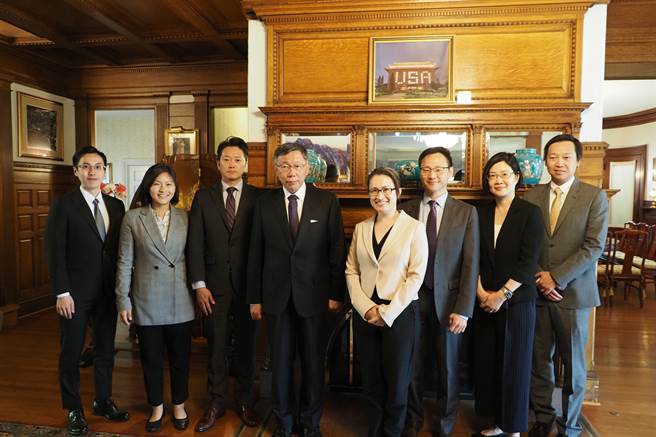 台湾民眾党主席柯文哲美东时间21日上午前往双橡园会见驻美代表萧美琴。（民眾党提供／杨亚璇台北传真）