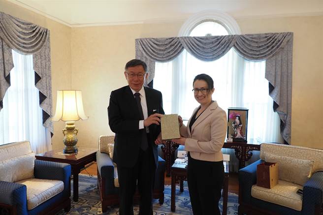 台湾民眾党主席柯文哲美东时间21日上午前往双橡园会见驻美代表萧美琴。（民眾党提供／杨亚璇台北传真）