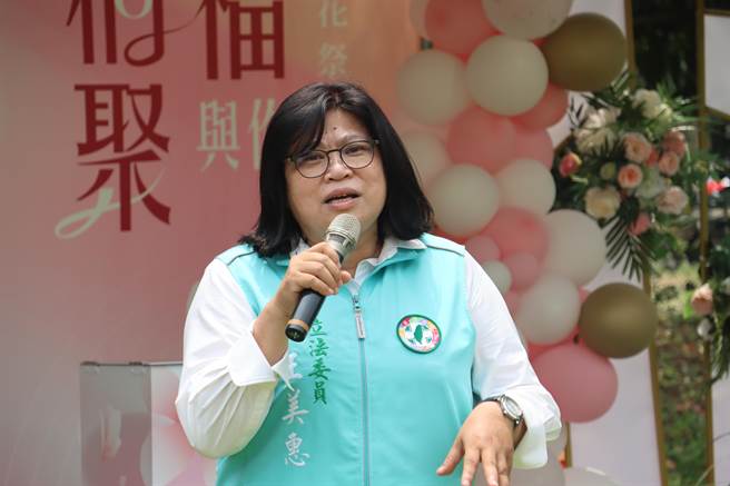 民进党嘉义市立委初选民调结果公布，现任立委王美惠以44.38％赢过对手。（吕妍庭摄）