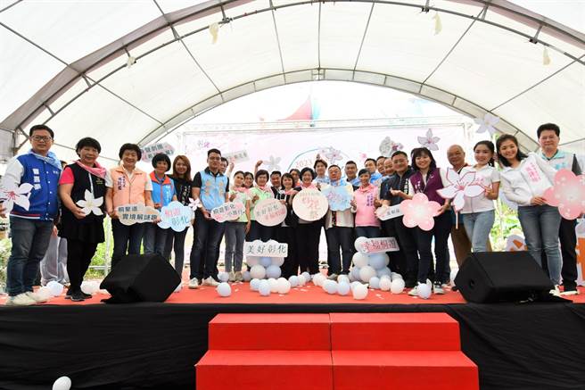 「2023桐花祭美好彰化幸福桐游」22日正式开幕，彰化县长王惠美、客家委员会主任秘书廖育佩、员林市长游振雄等人一早齐聚在员林藤山步道，为彰化桐花季揭开序幕。（彰化县政府提供／吴建辉彰化传真）