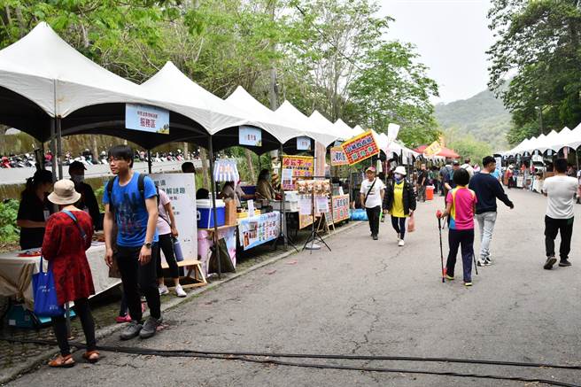 员林藤山桐花季从22日至30日止，会有圆满桐花飨宴，每天还有音乐演出及体验活动，另外小农市集让大家赏桐之余，还可走走逛逛。（彰化县政府提供／吴建辉彰化传真）