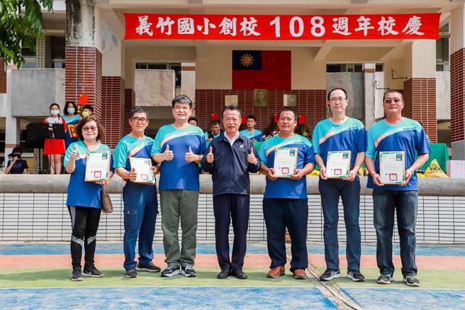 嘉义县义竹国小创校108周年，今举办园游会暨社区健康促进运动会活动，场面热闹。（嘉义县政府提供∕吕妍庭嘉义传真）