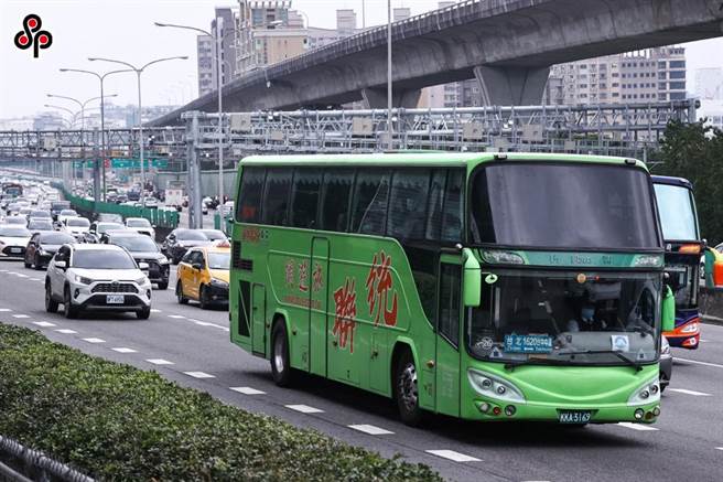 物價、油價、人力成本不斷攀升，客運營運壓力日增。（本報資料照）