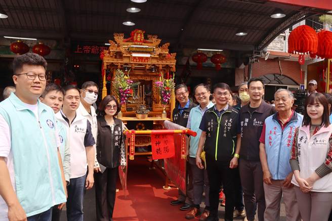 传承超过200年的嘉义市秋千节今在光路里武当山玄天上帝庙庙埕热闹登场。（吕妍庭摄）