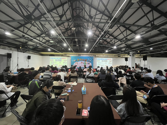 来自全台上百位老师参与设计学习论坛。 （广达文教基金会提供）