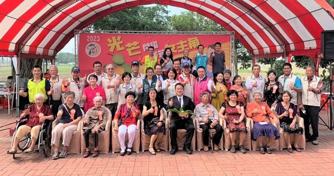 母亲节将至，区公所也同时办理模范母亲表扬。（柳营区公所提供／张毓翎台南传真）