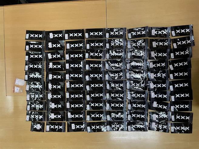 警方查获300克毒咖啡包。（读者提供／程炳璋台南传真）