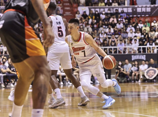 林书豪今天攻下全场最高30分。(高雄17直播钢铁人提供)