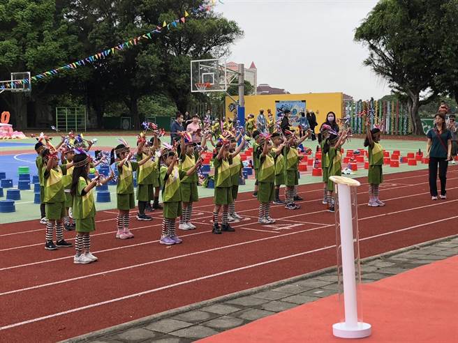桃园市中埔国小22日欢度100周年校庆。（蔡依珍摄）