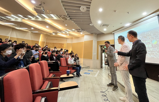 本次演讲谢国梁以永续环境、有爱城市、活力基隆等议题为主轴。（图／政大地政系提供）
