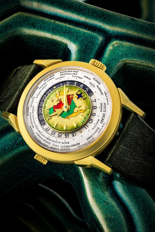 百达翡丽型号2523J世界时间腕表，起拍价为5500万港币，有望创下佳士得亚洲拍卖史上的最高成交价。（Christie’s提供）