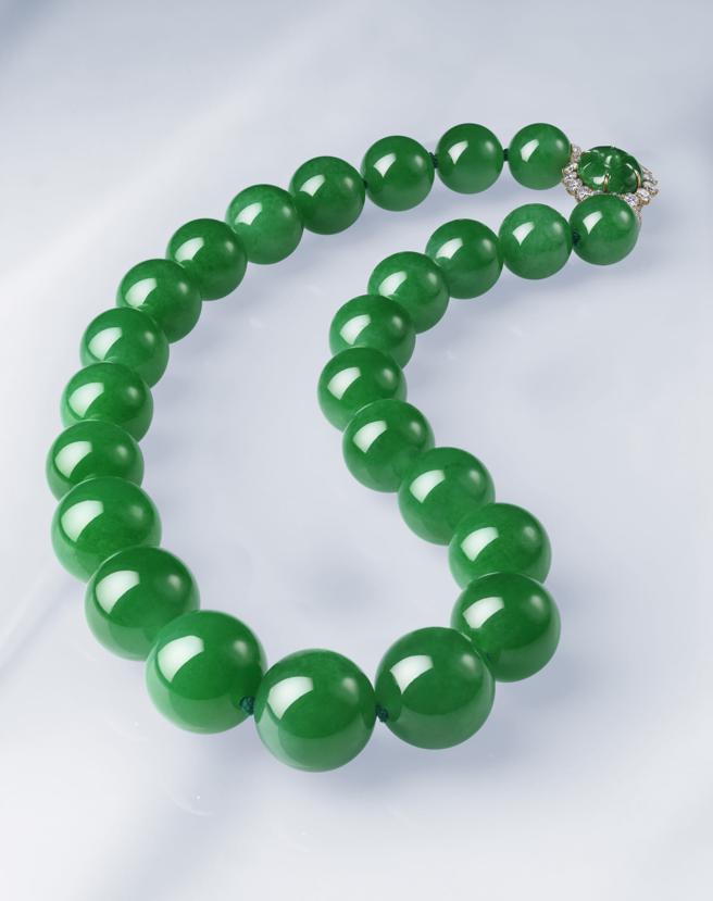 海蒂霍顿珍藏的翡翠珠炼，起拍价为300万美金。（Christie’s提供）