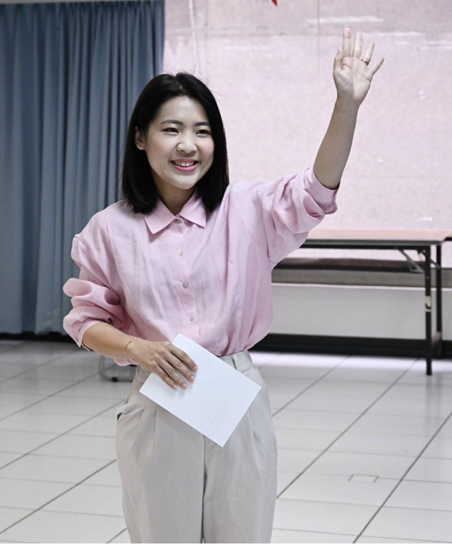 国民党北市信义南松山立委初选党员投票22日举行,参与初选的北市议员徐巧芯22日前往投票所投票并受访。(陈信翰摄)