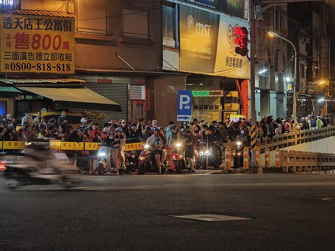  據傳白狼張安樂等人也將接駕，警方不敢大意，屆時通過民生地下道時，預估有近600名員警現場「護駕」，維持秩序。（吳輝攝）