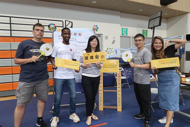 各校中外师使出浑身解术设计各种关卡，吸引学生认识SDGs相关议题。(图／金门县教育处提供)