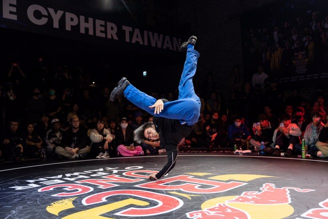 B-Boy冠军孙振，以爆发力与创意招式夺下冠军宝座。(RED BULL提供)