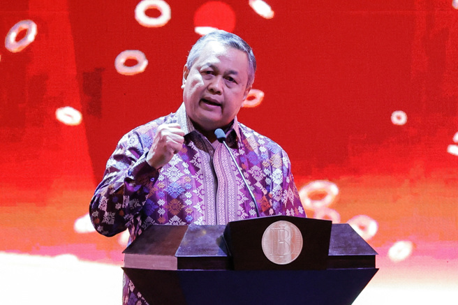 2022年11月30日，印尼央行總裁瓦瑞耀（Perry Warjiyo） 出席雅加達與金融業者年度會議時發表講話資料照。（路透）