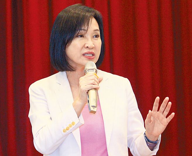 总统蔡英文日前提及将以1000亿元拨补劳健保及台电财务，对此，国民党智库执行长柯志恩表示「一直到去年潜藏负债已高达11兆4855亿元，平均每天增加20亿负债，即便每年拨补，五年后一样会破产！」（本报资料照片）