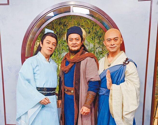 陈浩民（左起）、黄日华与樊少皇时隔多年再以《天龙八部》中的扮相现身。（艾迪昇传播提供）