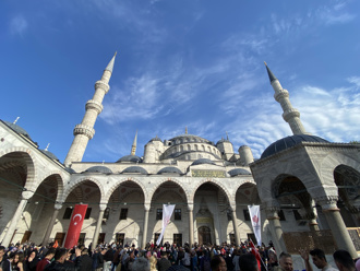 伊斯坦堡迎開齋節 民眾心繫災區赴清真寺祈福