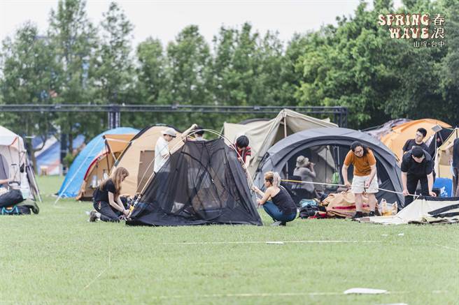 「春浪山线・台中」于会场内提供自搭帐篷、豪华露营帐篷等方案。（春浪提供） 