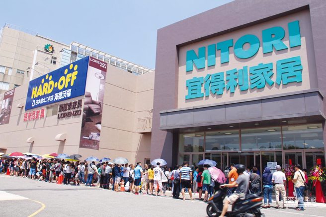 宜得利是日本最大连锁家具店，相当受当地人欢迎。(图／业者提供)