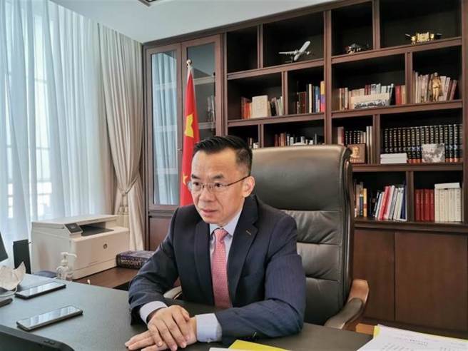 盧沙野稱前蘇聯國主權未定 引發輿論不滿東歐抗議。（中國駐法國大使館資料照）