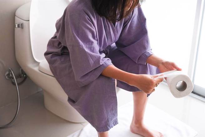 胃肠肝胆科吴耿良指出，大肠癌是台湾最多人罹患的癌症，且年龄层有下降趋势。(示意图，达志提供)