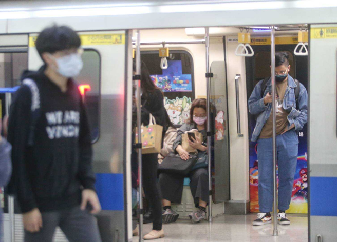 一名女大生表示，近日搭捷运才发现没带钱包和悠游卡，导致无法进站。（图／示意图，记者赵双杰摄影）