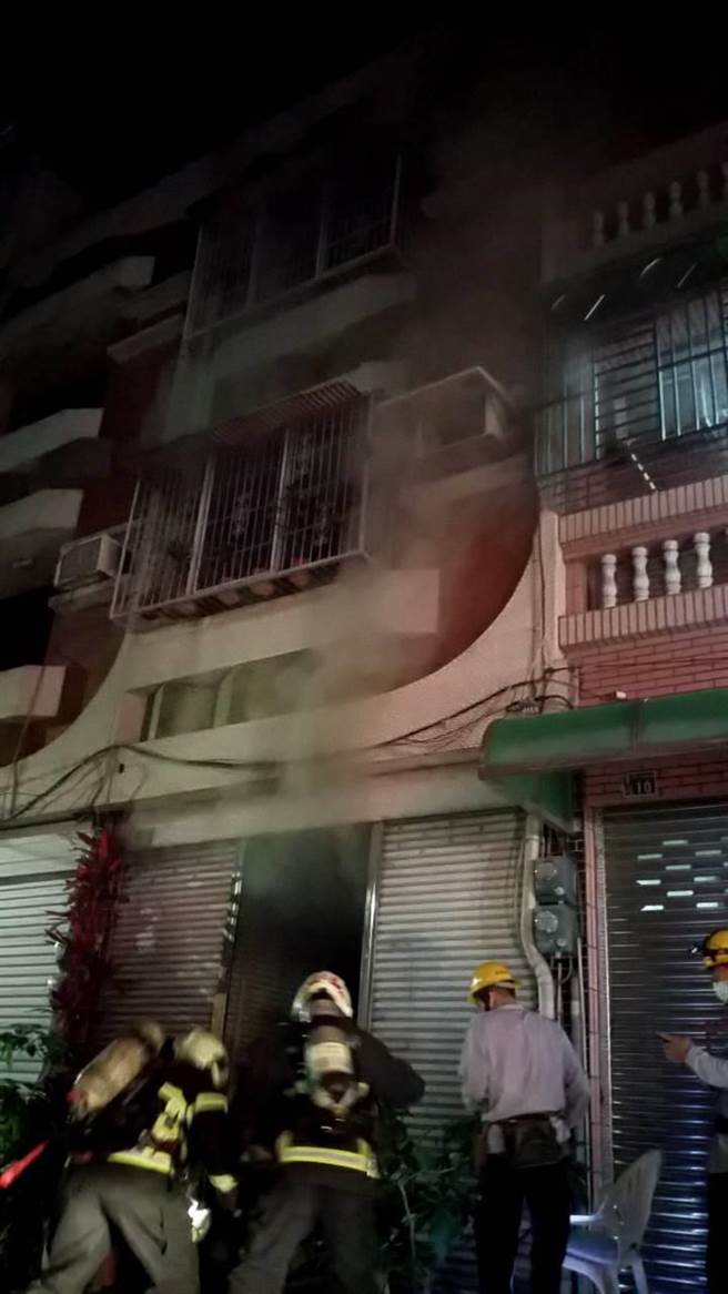 警消仅花10多分钟就把火势扑灭，但老妇仍惨死在房间内。（读者提供／吕妍庭嘉义传真）
