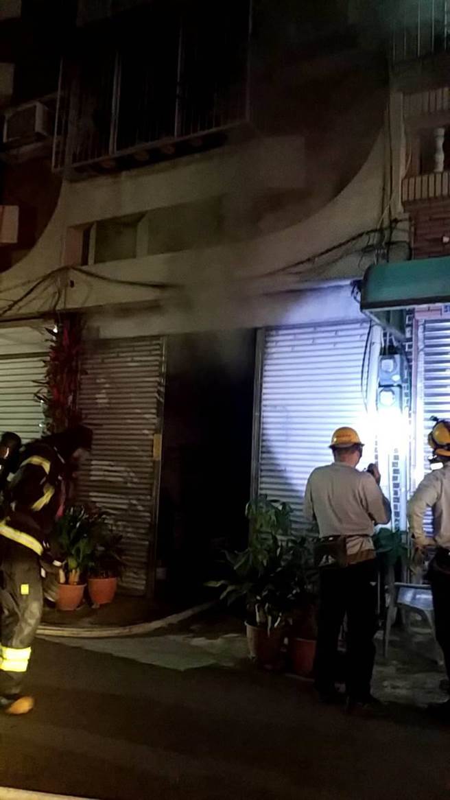 警消仅花10多分钟就把火势扑灭，但老妇仍惨死在房间内。（读者提供／吕妍庭嘉义传真）