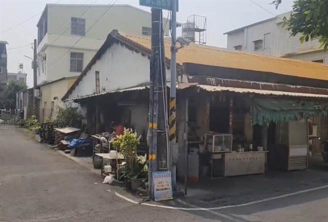 屏东市一处路灯漏电，影响邻近住户生活起居。（民眾提供）