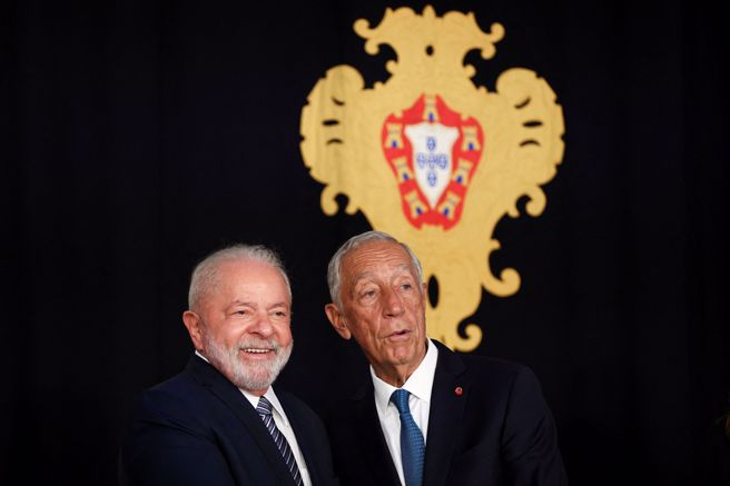 巴西总统鲁拉（Luiz Inacio Lula da Silva）今在里斯本（Lisbon）会晤葡萄牙总统德索沙（Marcelo Rebelo de Sousa）。(图/路透社)
