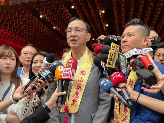 朱立倫表示，對手是民進黨，絕不在黨內，大家展現團隊力量，「一段時間後大家拭目以待」。（李奇叡攝）