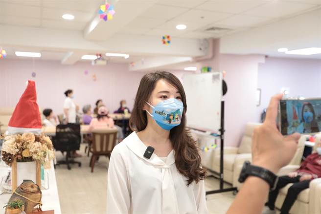 基隆市议员许睿慈表示，音乐治疗是正统心理介入的疗法，可以改善焦虑或延缓失智症发生。（童子玮办公室提供／徐佑升基隆传真）