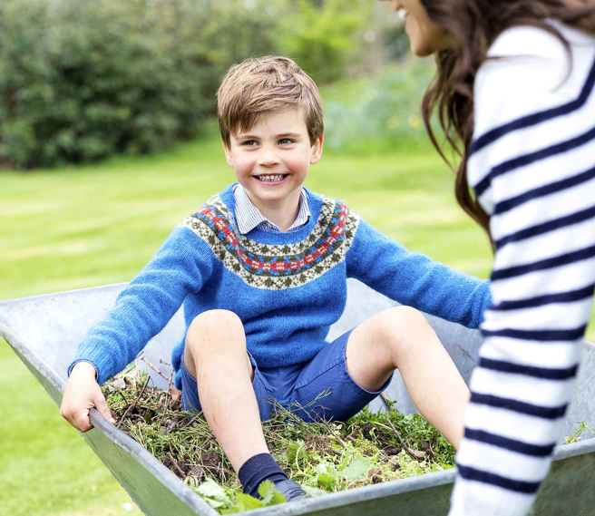 英国路易王子23日迎接5岁生日，威廉与凯特公布生活照庆生。（图／美联社）